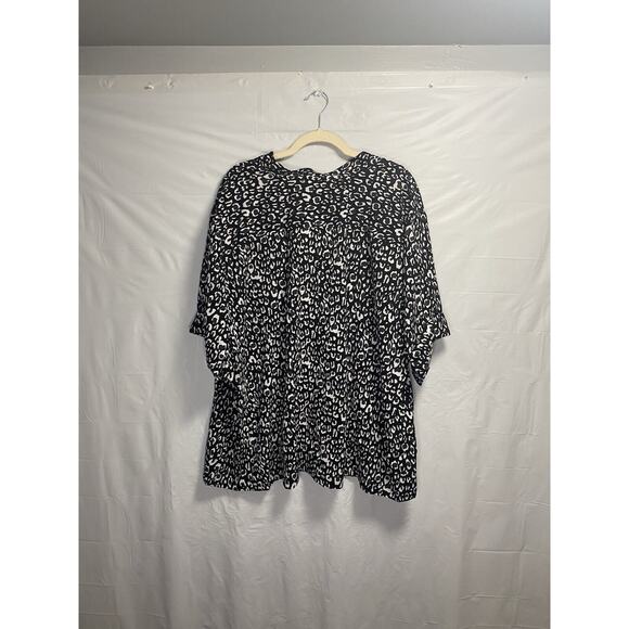 New Maggie Barnes Top Women’s 4X‎ Plus Button Front Leopard Print Stretch Black - Picture 2 of 4